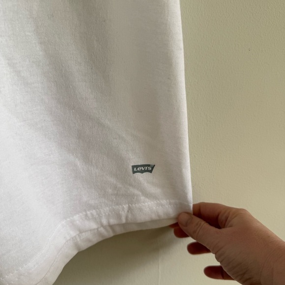 Levi's v neck t shirt - Picture 2 of 5